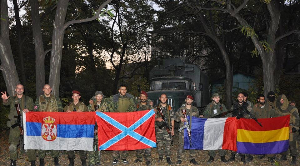 españoles en el donbas con fachas serbios y franceses