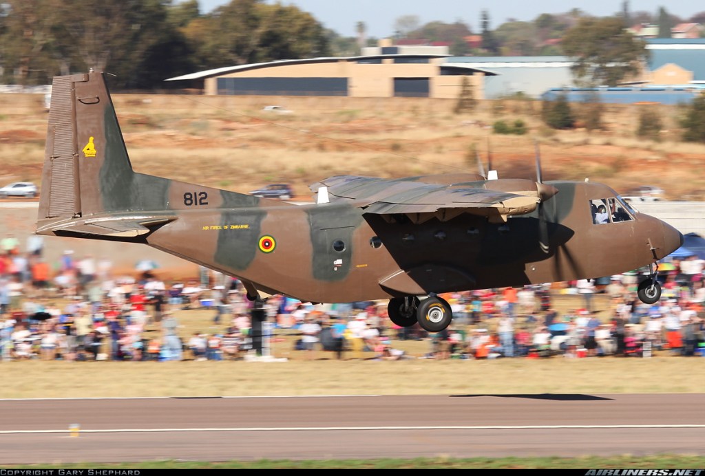 C212 Aviocar del 3º Escuadrón de la fuerza aérea de Zimbabwe en 2012